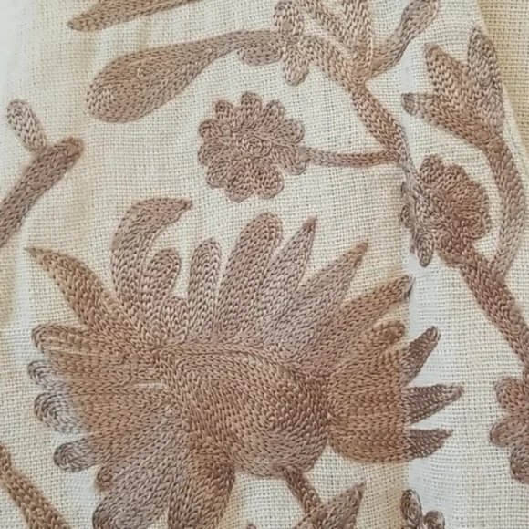 Vest with Tan embroidered applique - Picture 2 of 6